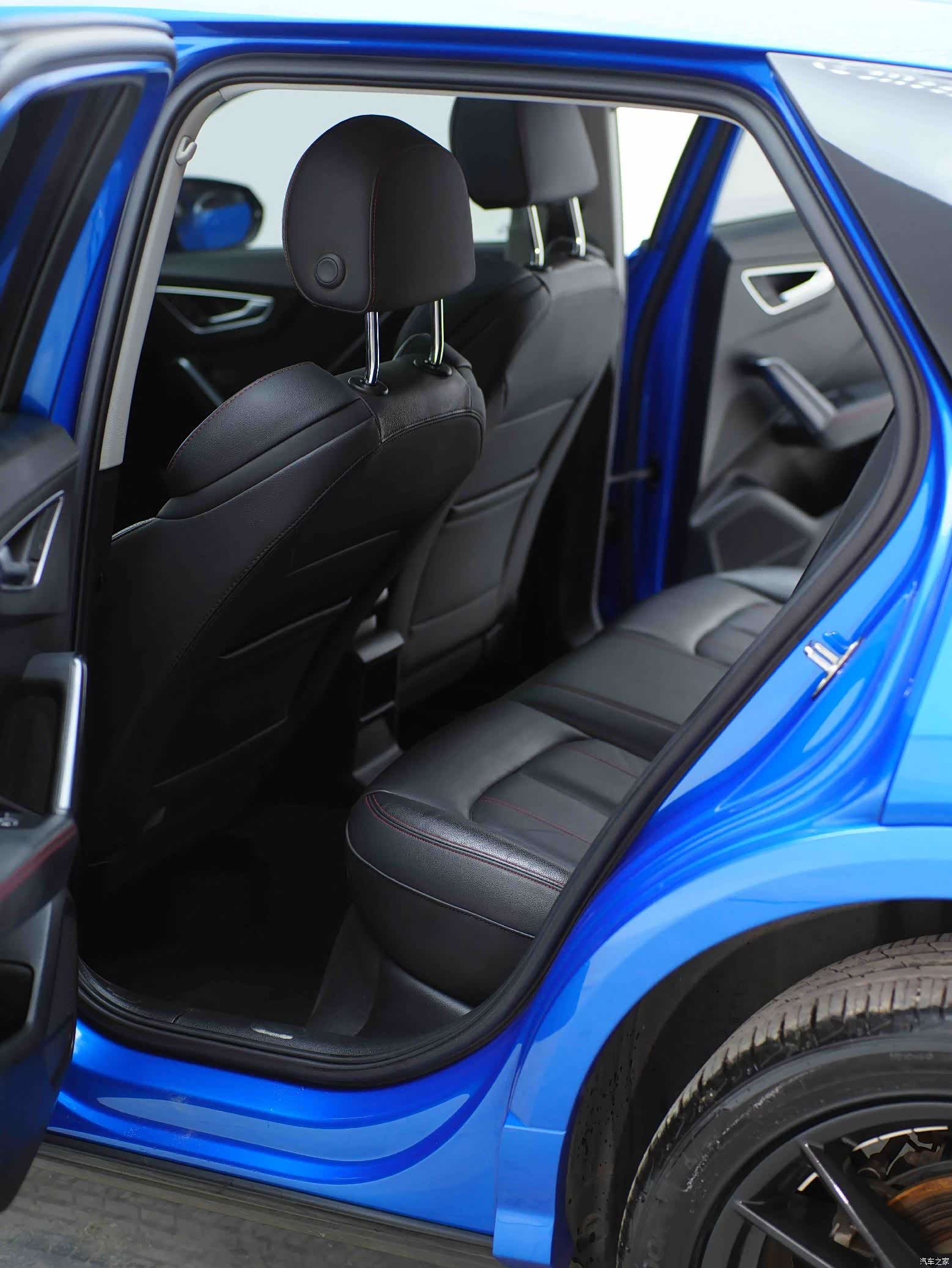 Audi Q2L, 2021 15