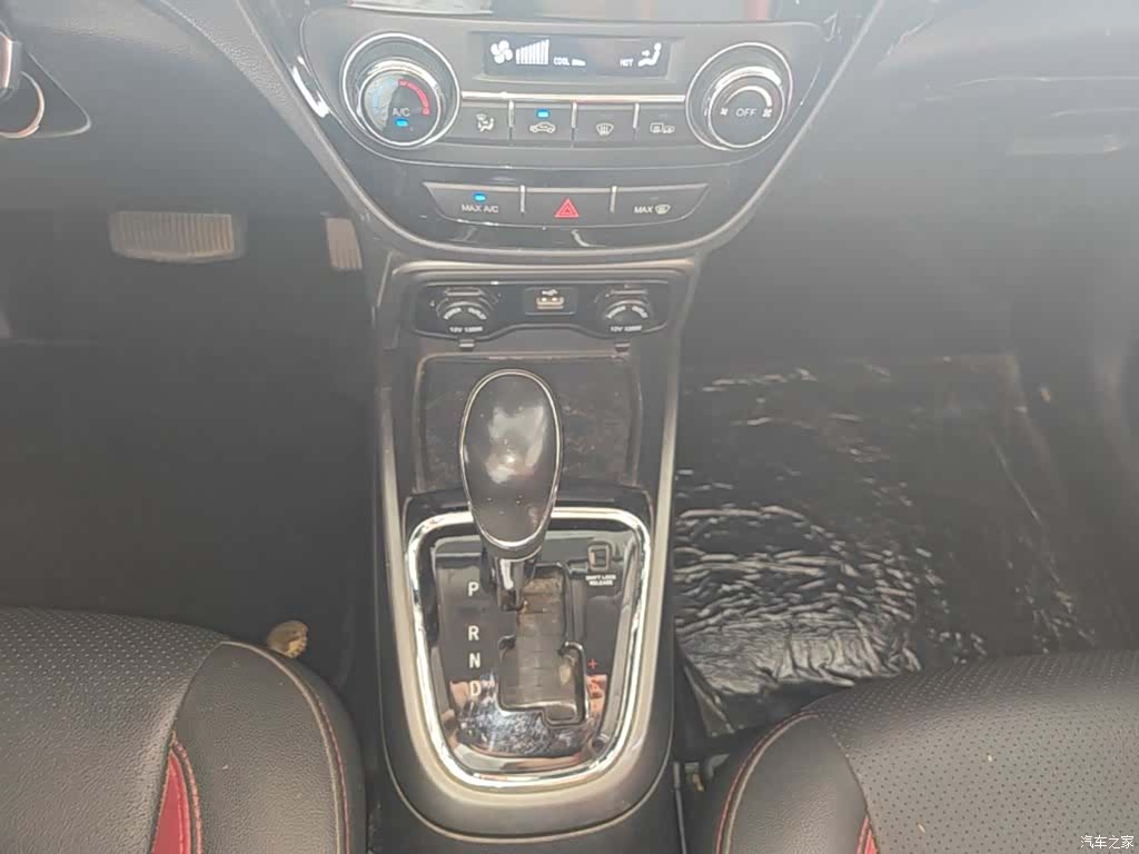 Changan CS15, 2018 10
