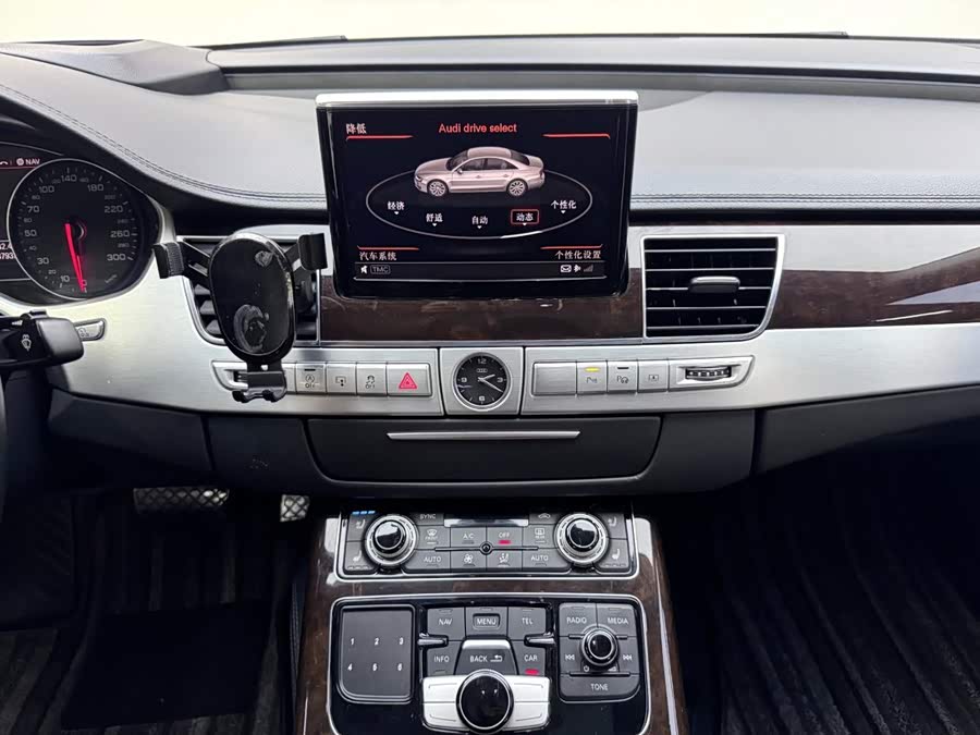 Audi A8 2014, фото 15