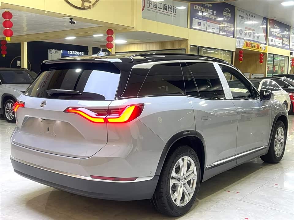 NIO ES8