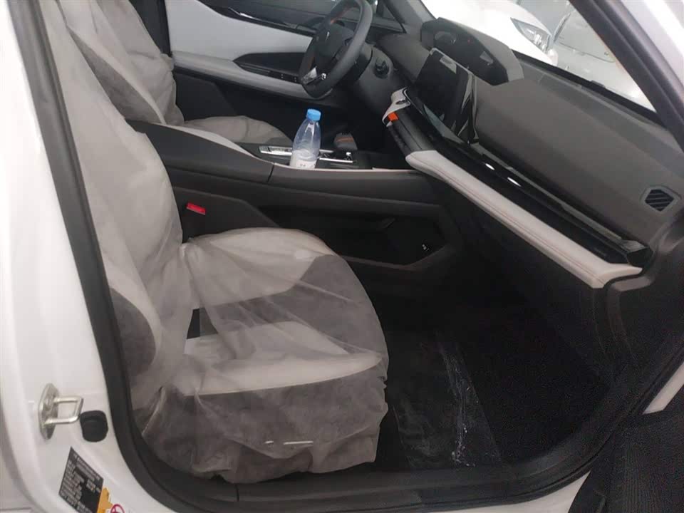 Changan UNI-V Smart iDD Changan UNI-V Smart iDD