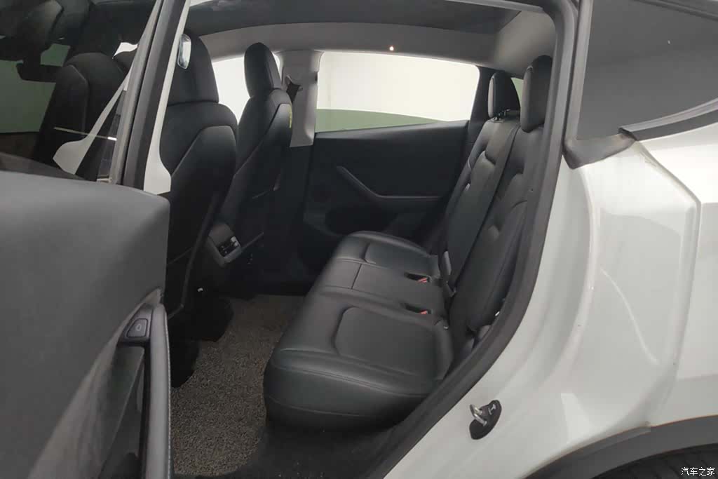Tesla Model Y, 2021 11