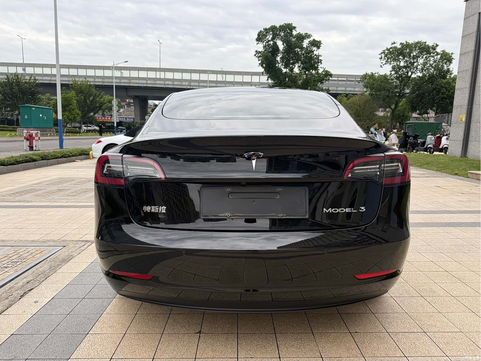 Tesla Model 3, 2021 13