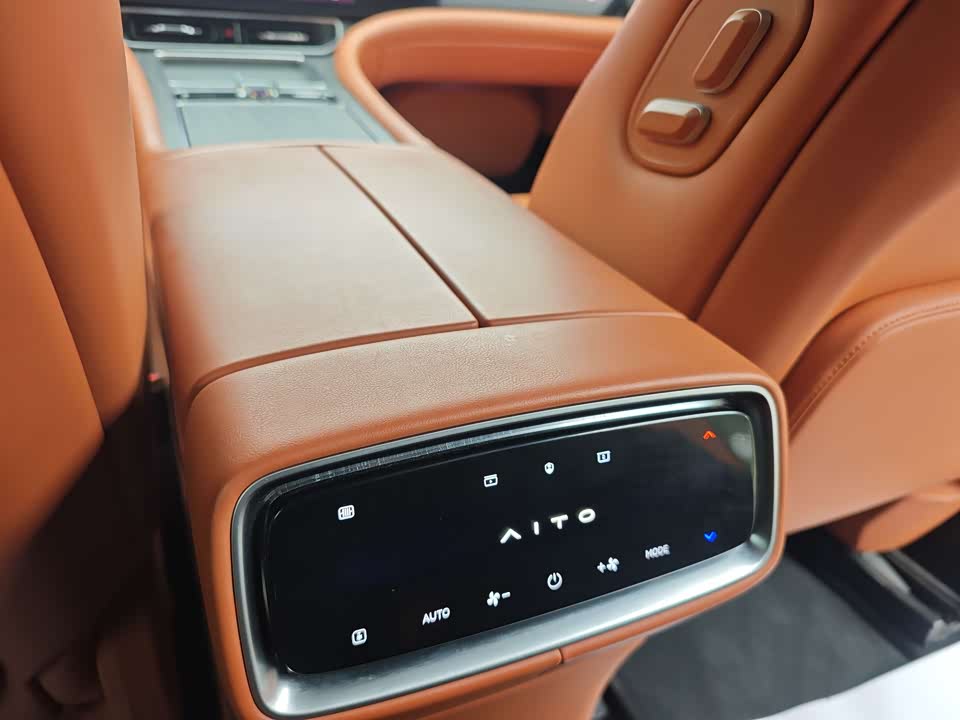 AITO Ask the world M9