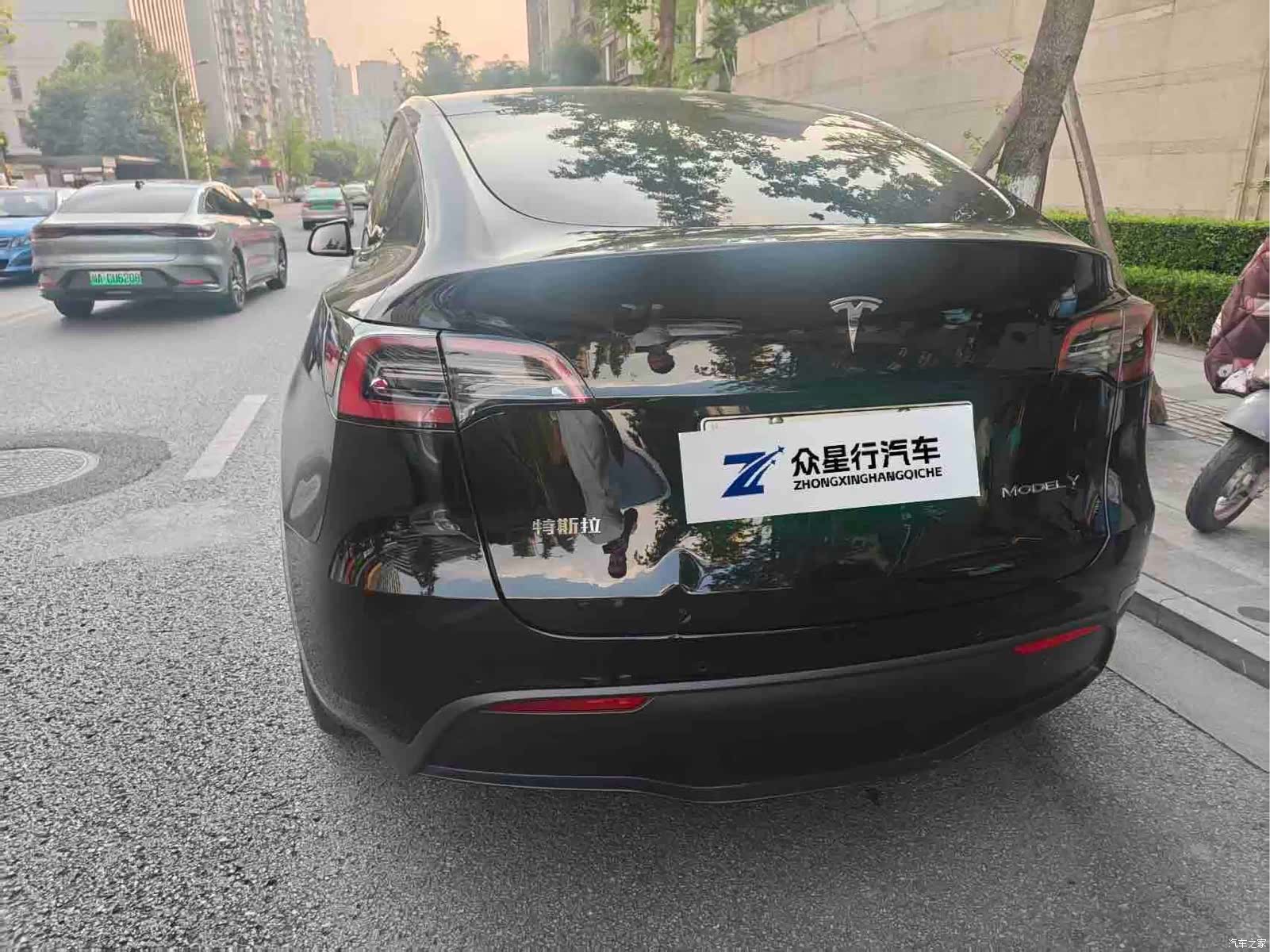 Tesla Model Y, 2021 3