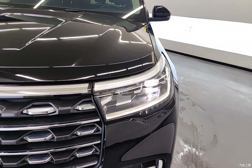 Ford Explorer, 2023 все фото