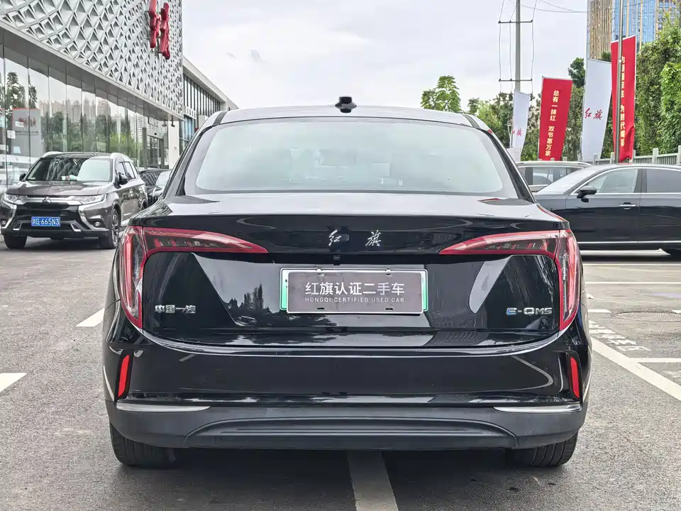 Hongqi E-QM5