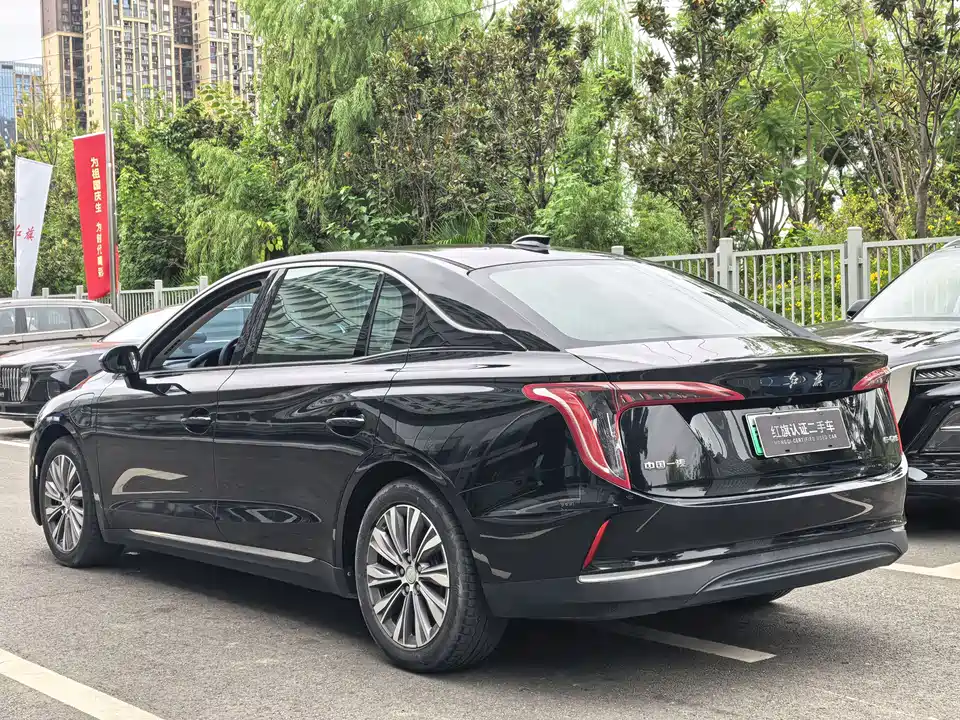 Hongqi E-QM5