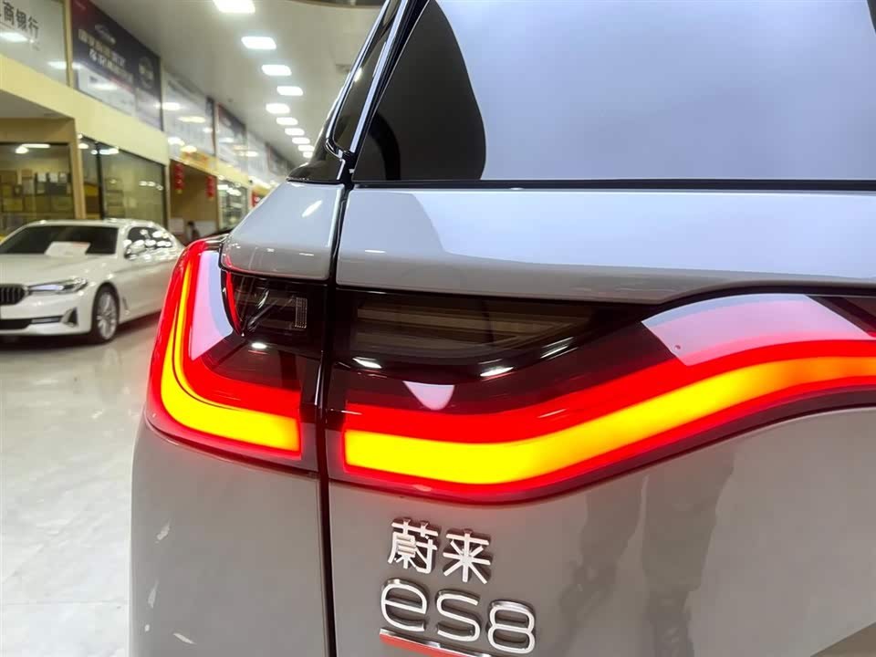NIO ES8