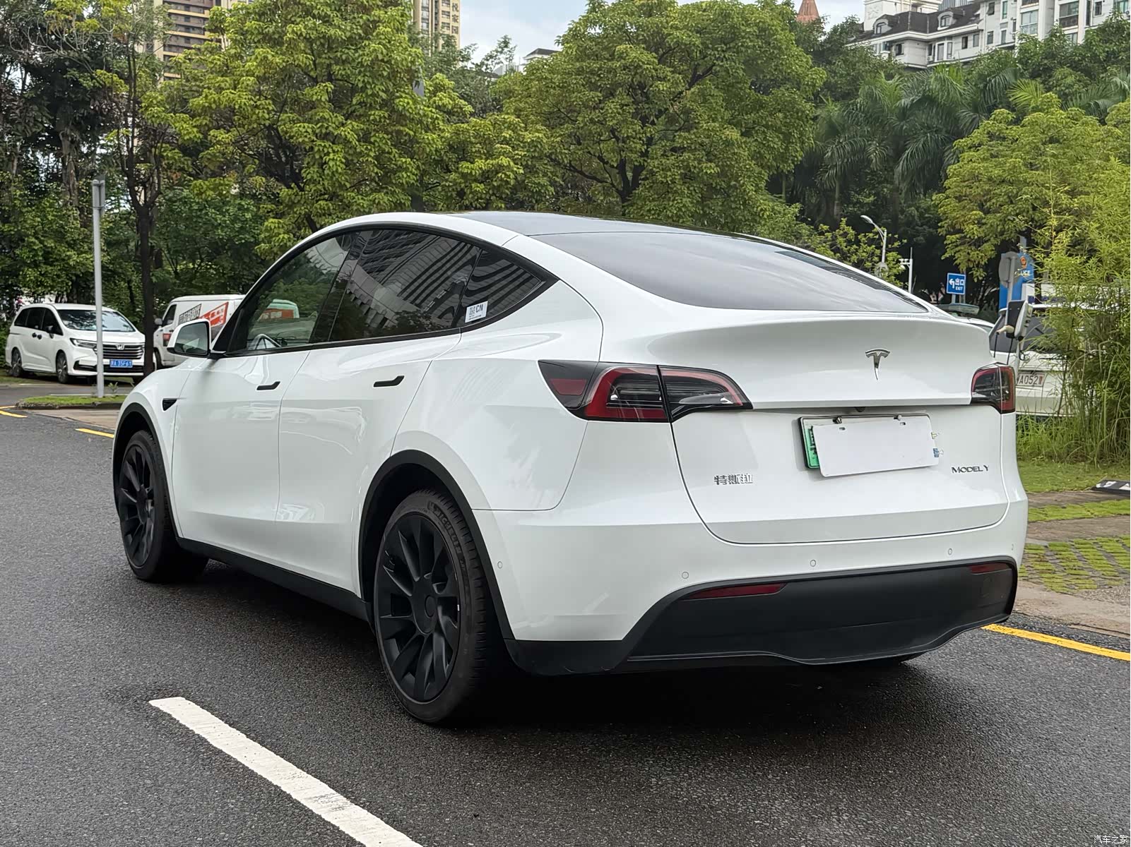 Tesla Model Y, 2024 8