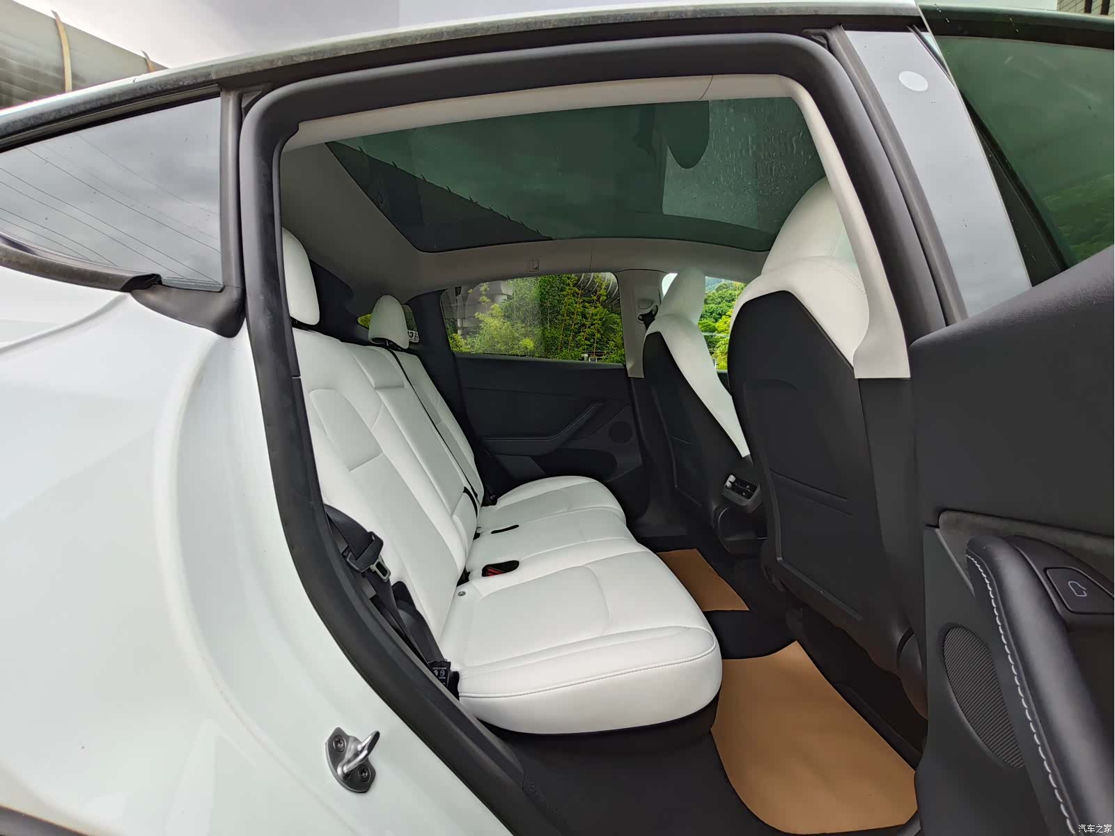 Tesla Model Y, 2024 13