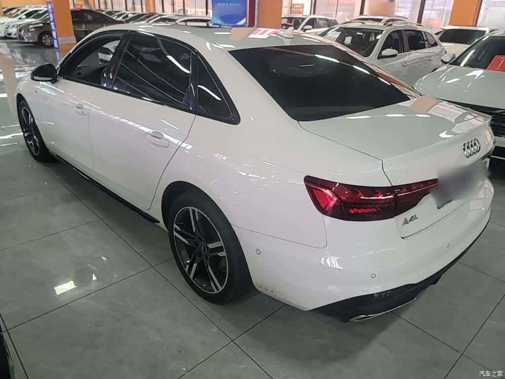 Audi A4L, 2022 все фото