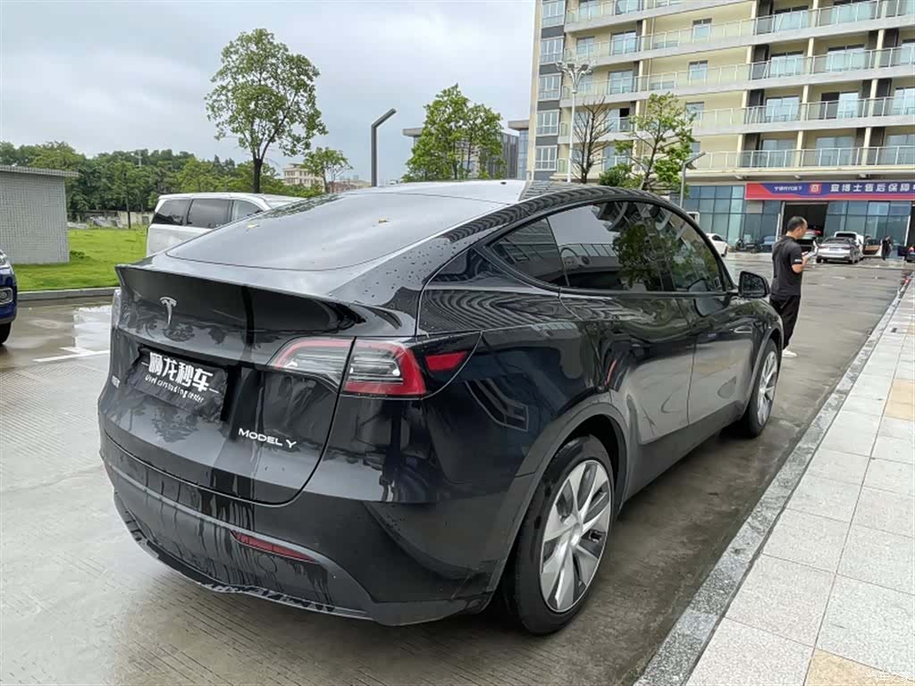 Tesla Model Y, 2023 9