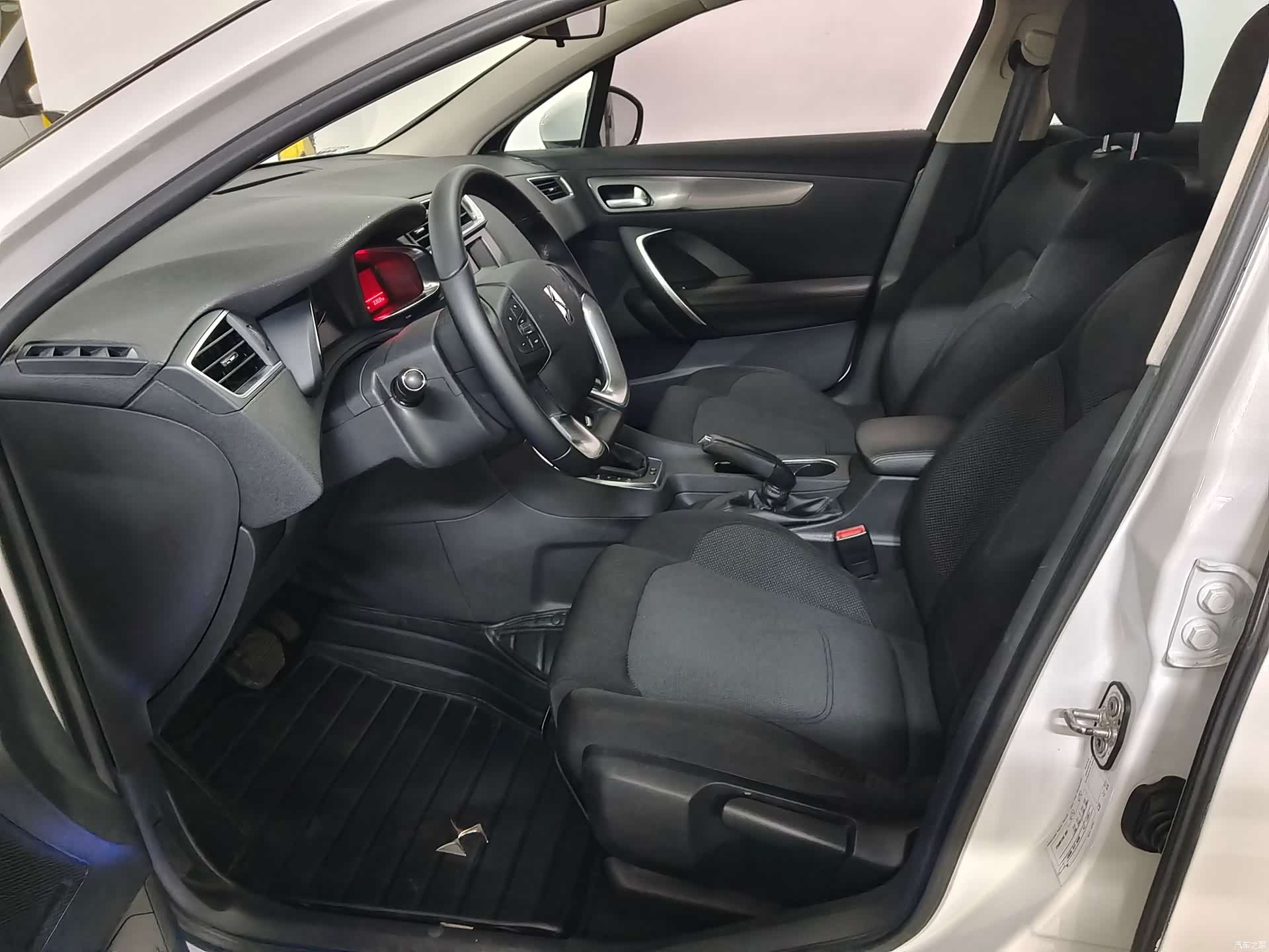 DS VTi140, 2014 7