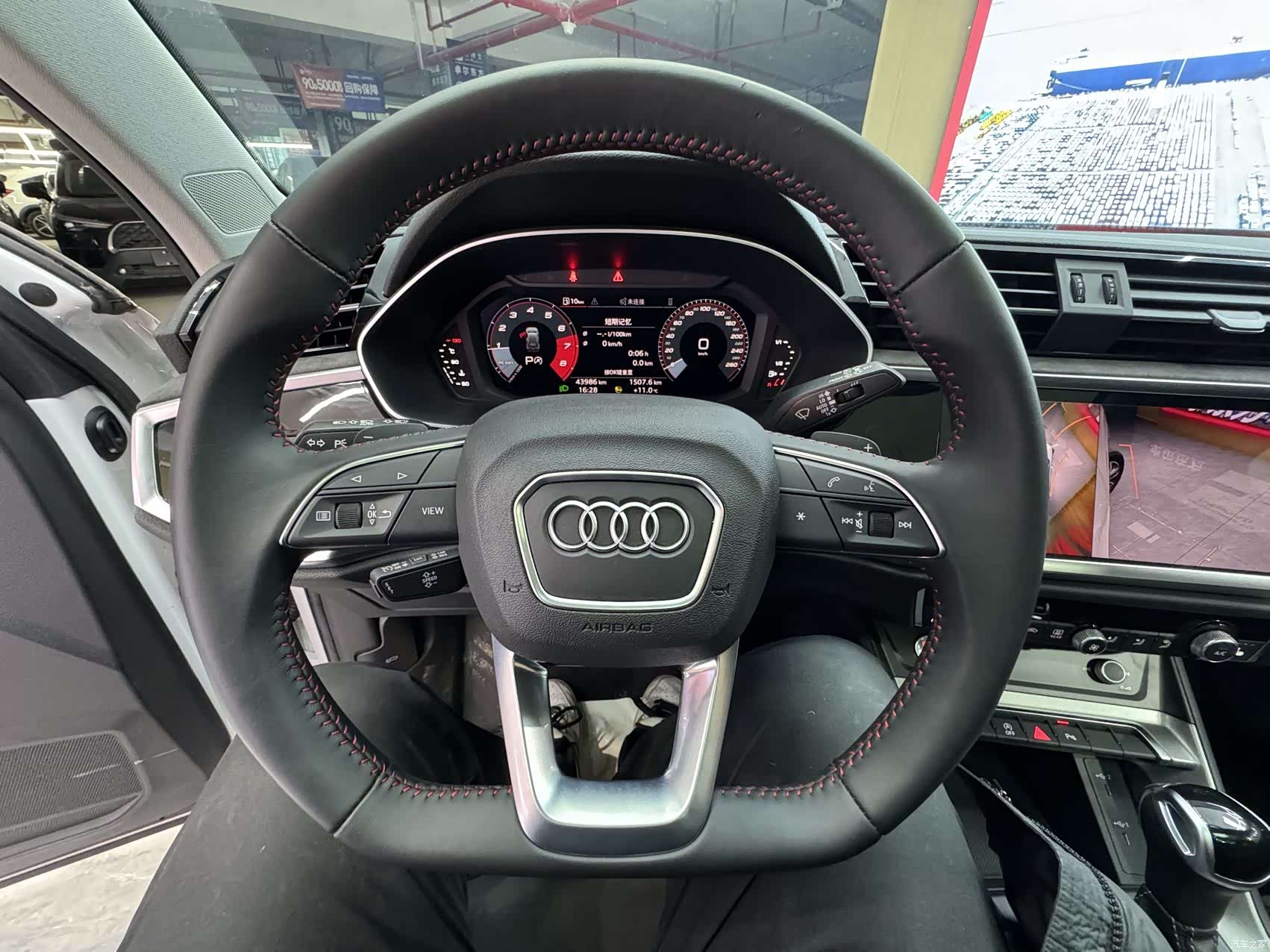 Audi Q3, 2022 11