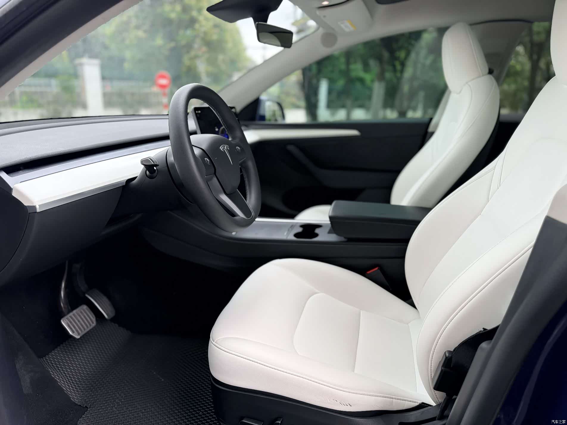 Tesla Model Y, 2023 10