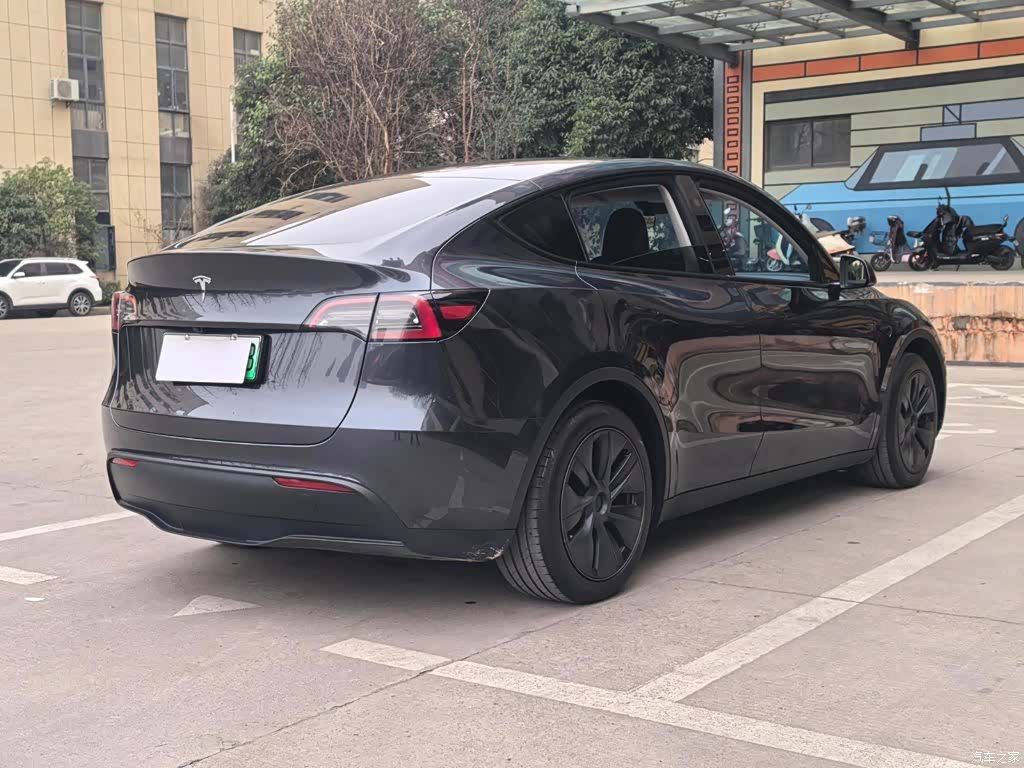 Tesla Model Y, 2024 19