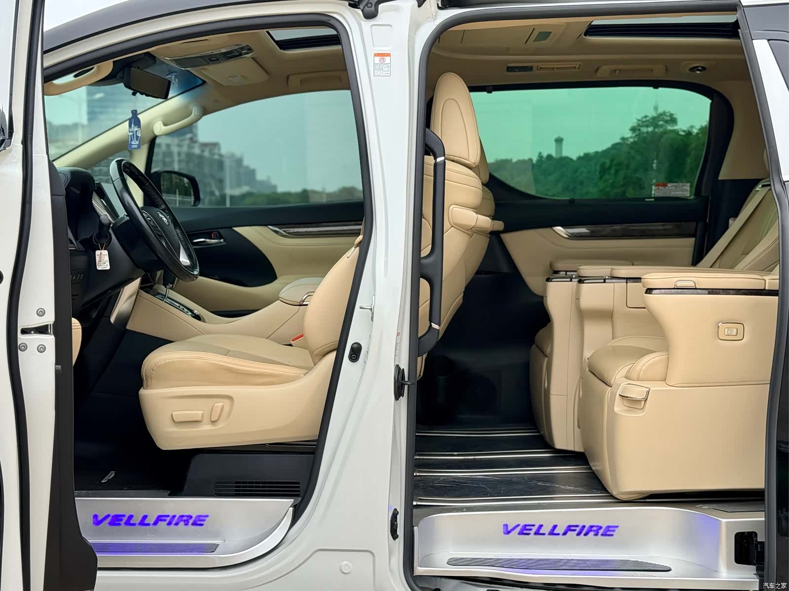Toyota Vellfire, 2021 9