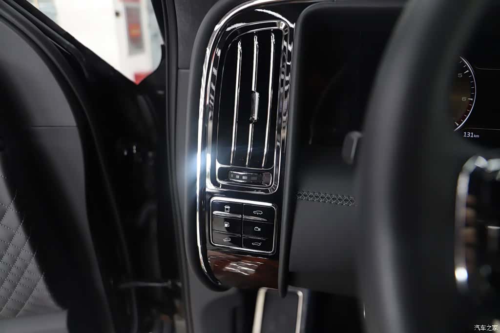 Hongqi 6, 2022 15