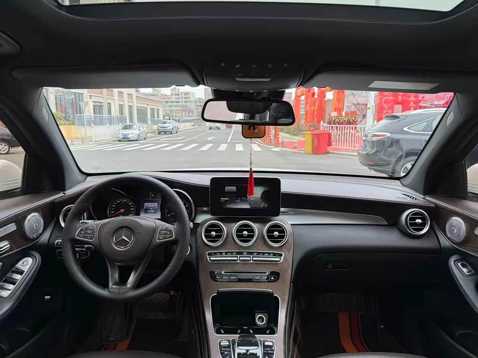 Mercedes-Benz GLC Mercedes-Benz GLC