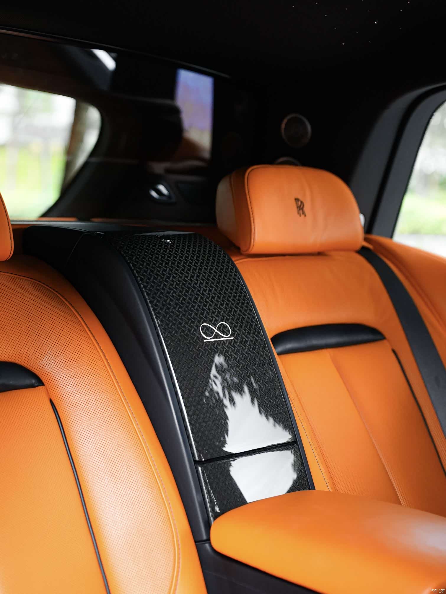 Rolls-Royce Cullinan, 2022 15