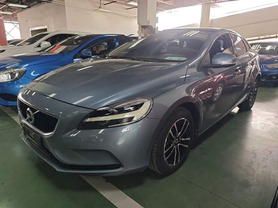 Volvo V40