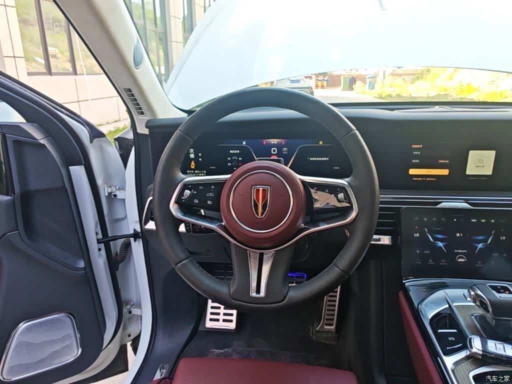 Hongqi E-HS9, 2023 11