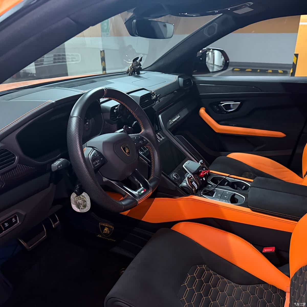 Lamborghini Urus, 2023 21