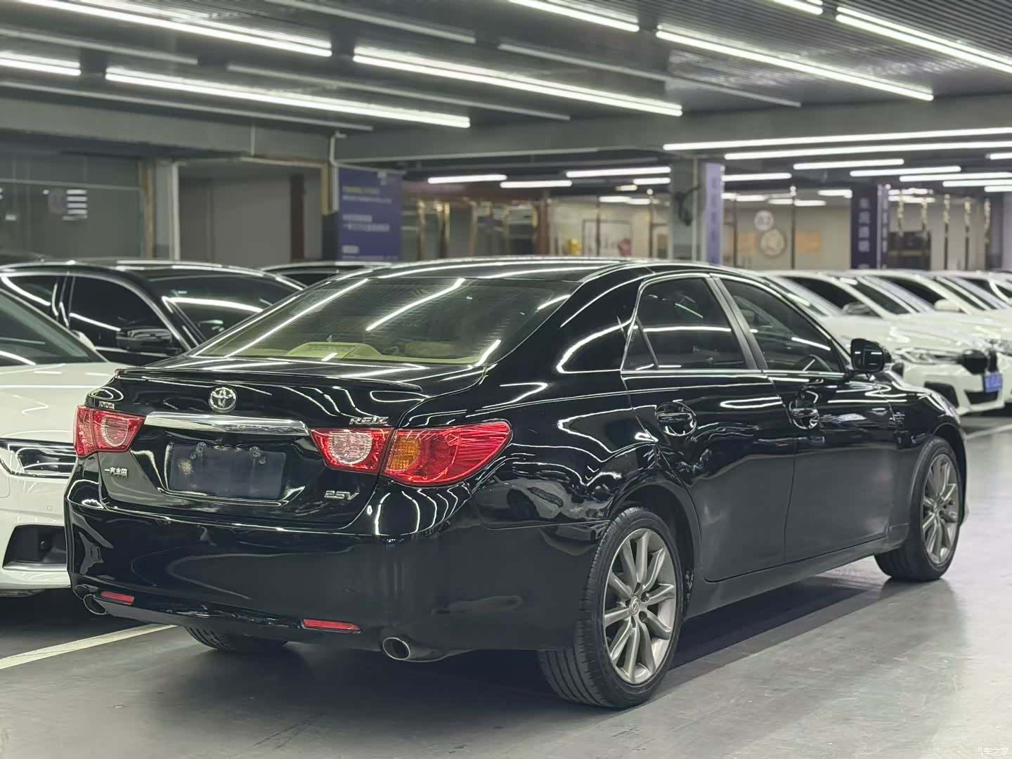 Toyota 2.5V, 2012 9