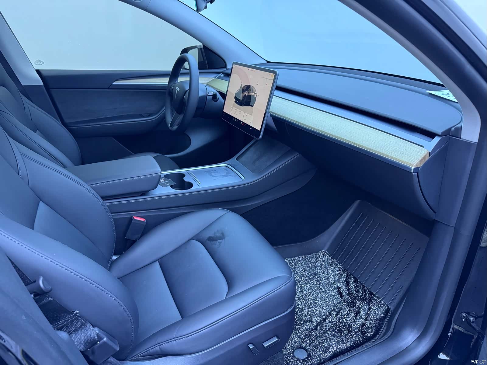 Tesla Model Y, 2023 9