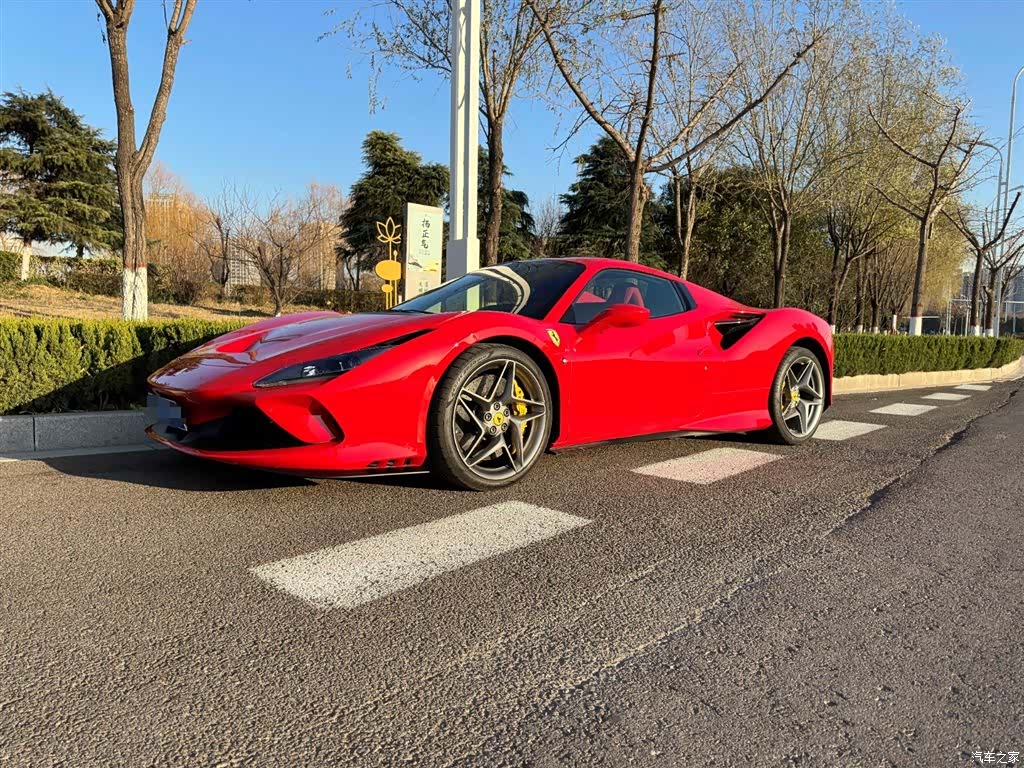 Ferrari F8, 2021 12