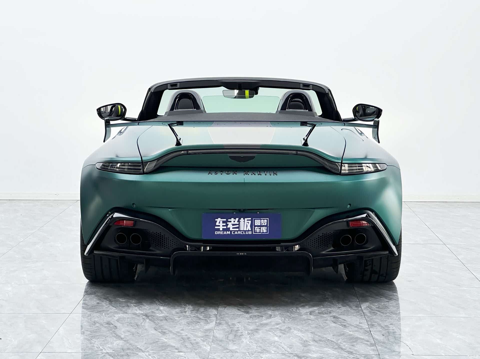 Aston Martin Vantage, 2022 все фото