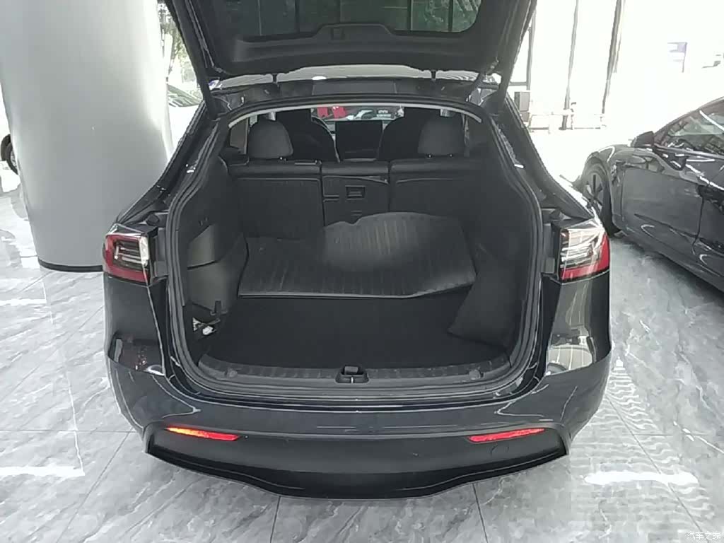 Tesla Model Y, 2024 19