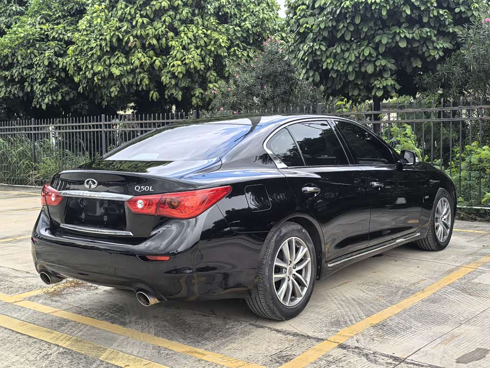 Infiniti Q50L
