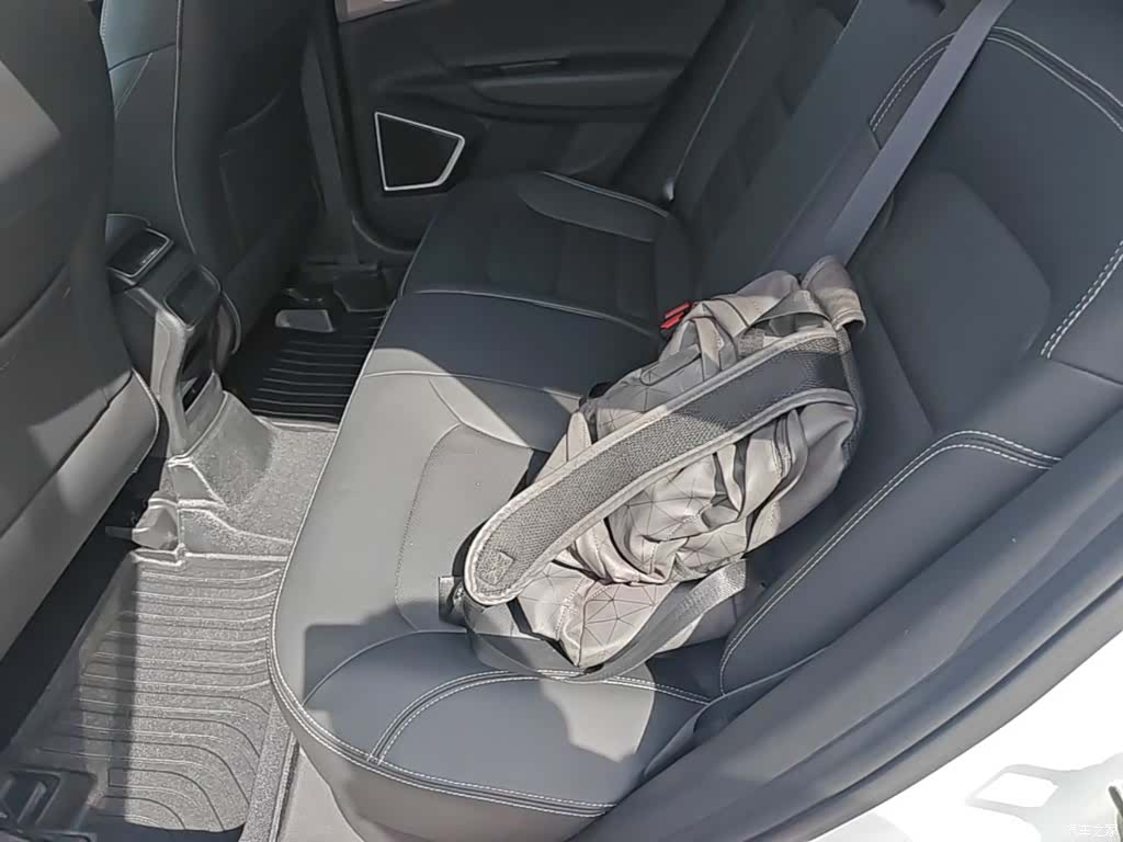 Geely Emgrand, 2019 17