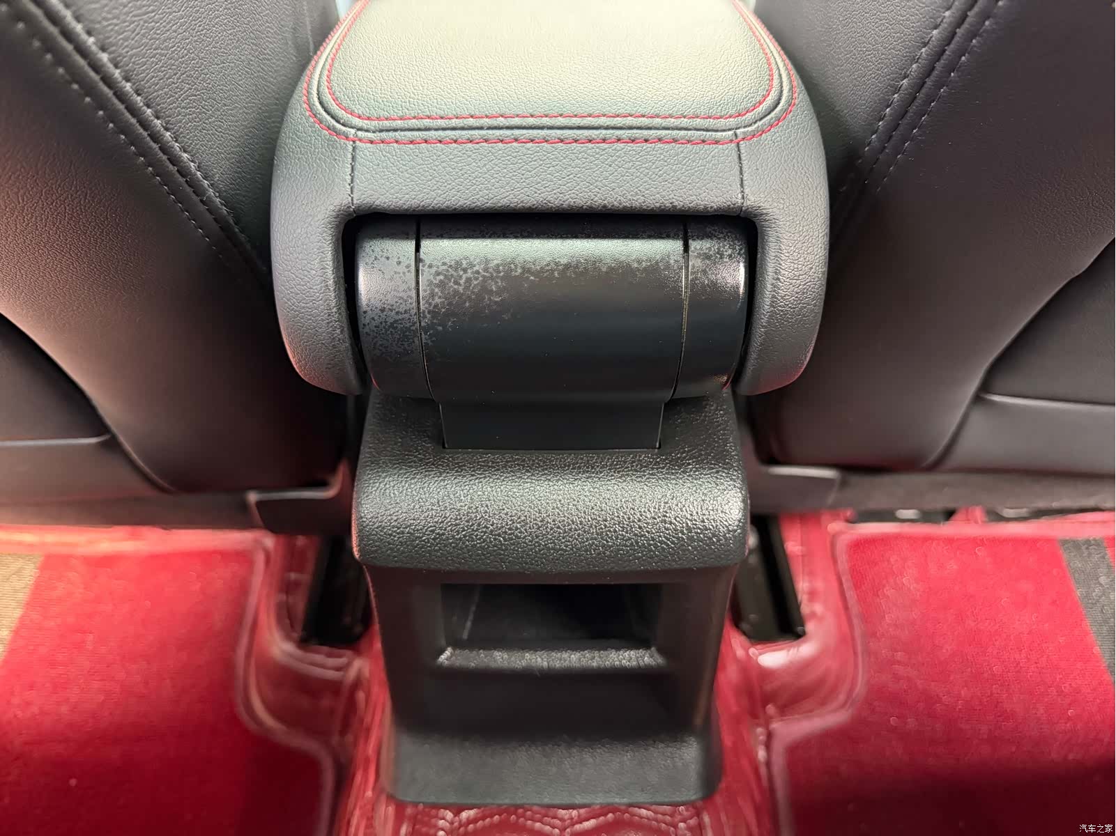 Audi Q2L, 2023 13