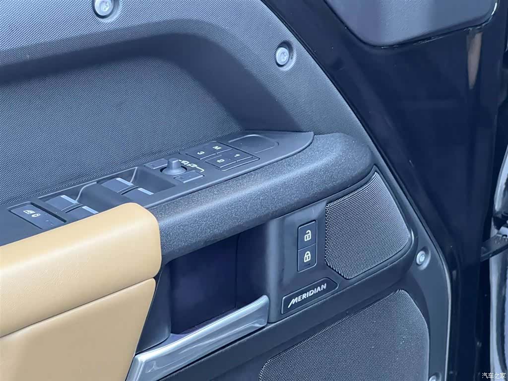 Land Rover Defender, 2025 26