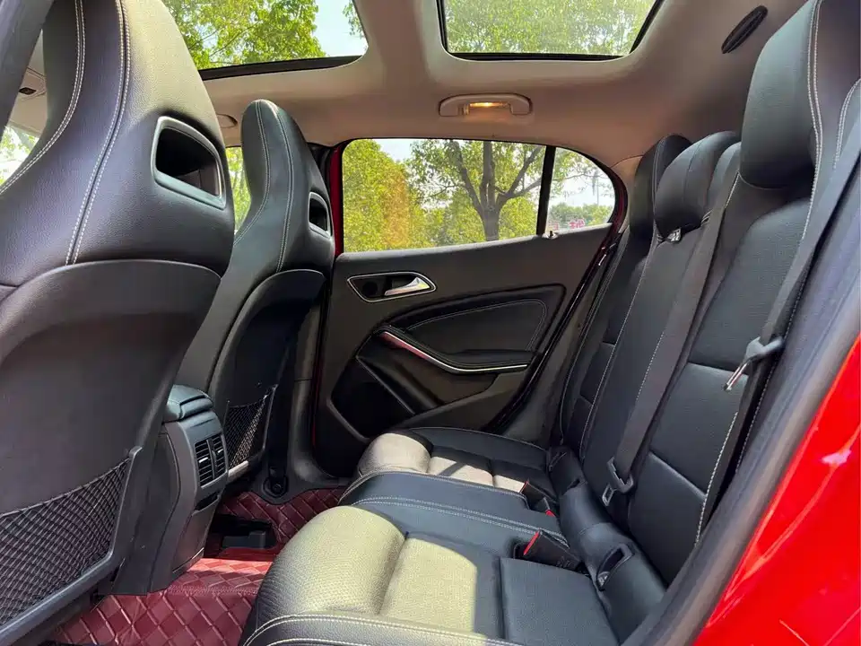 Mercedes-Benz GLA Mercedes-Benz GLA