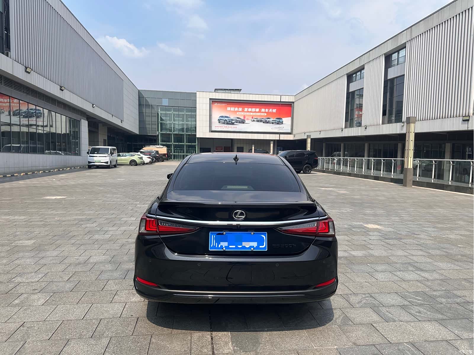 Lexus ES, 2023 все фото