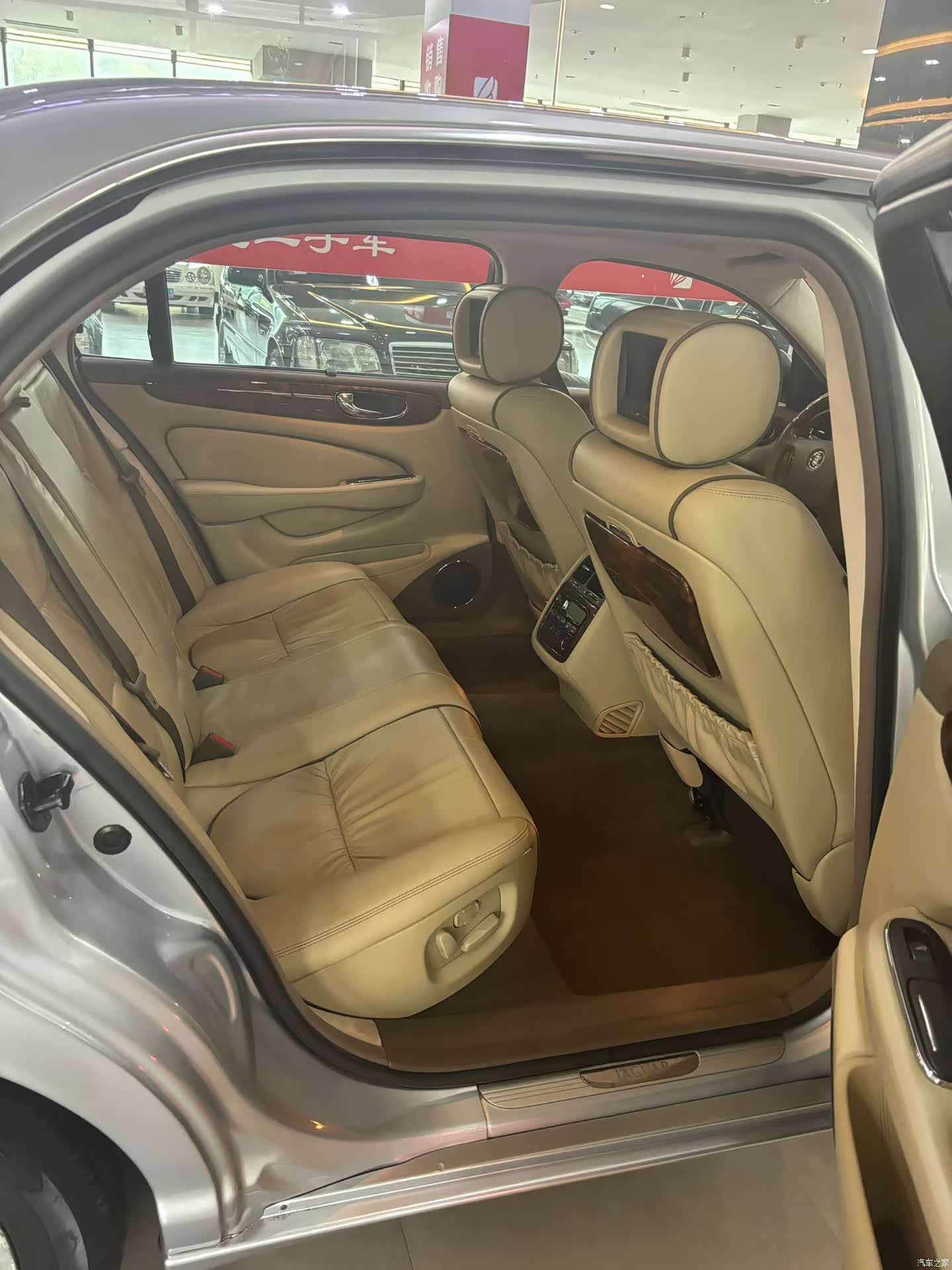 Jaguar XJ, 2007 4