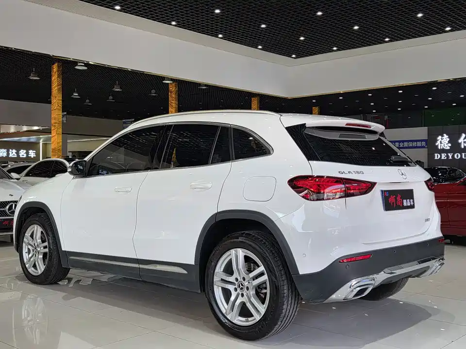 Mercedes-Benz GLA Mercedes-Benz GLA