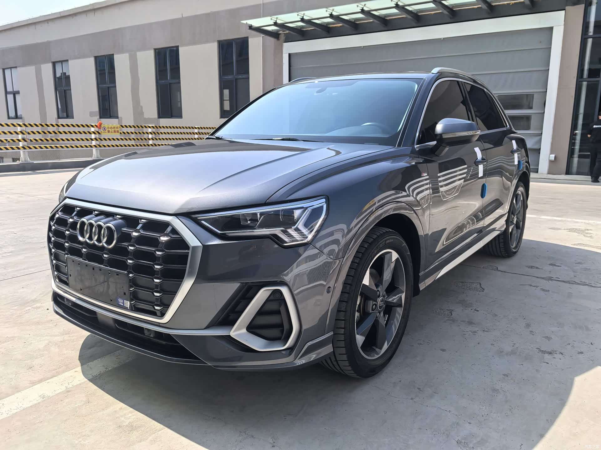 Audi Q3, 2022 1