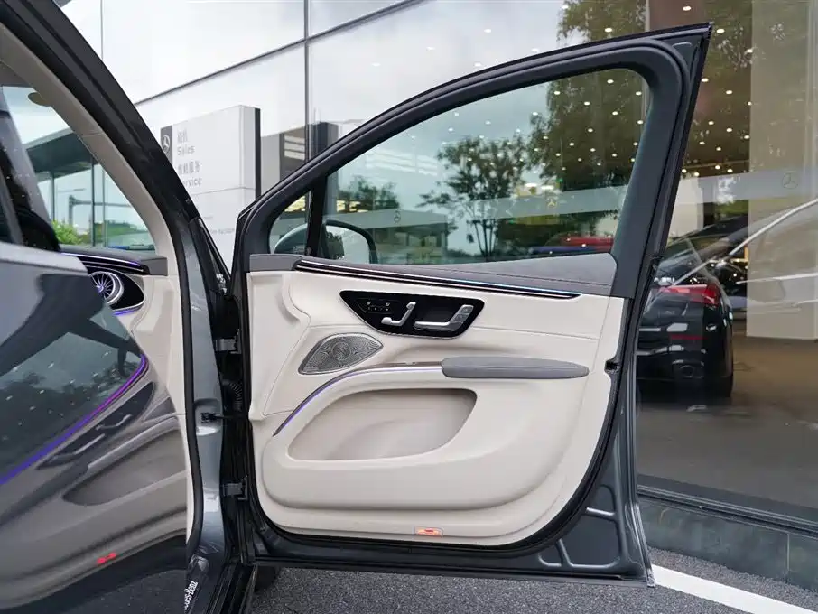 Mercedes-Benz EQS SUV