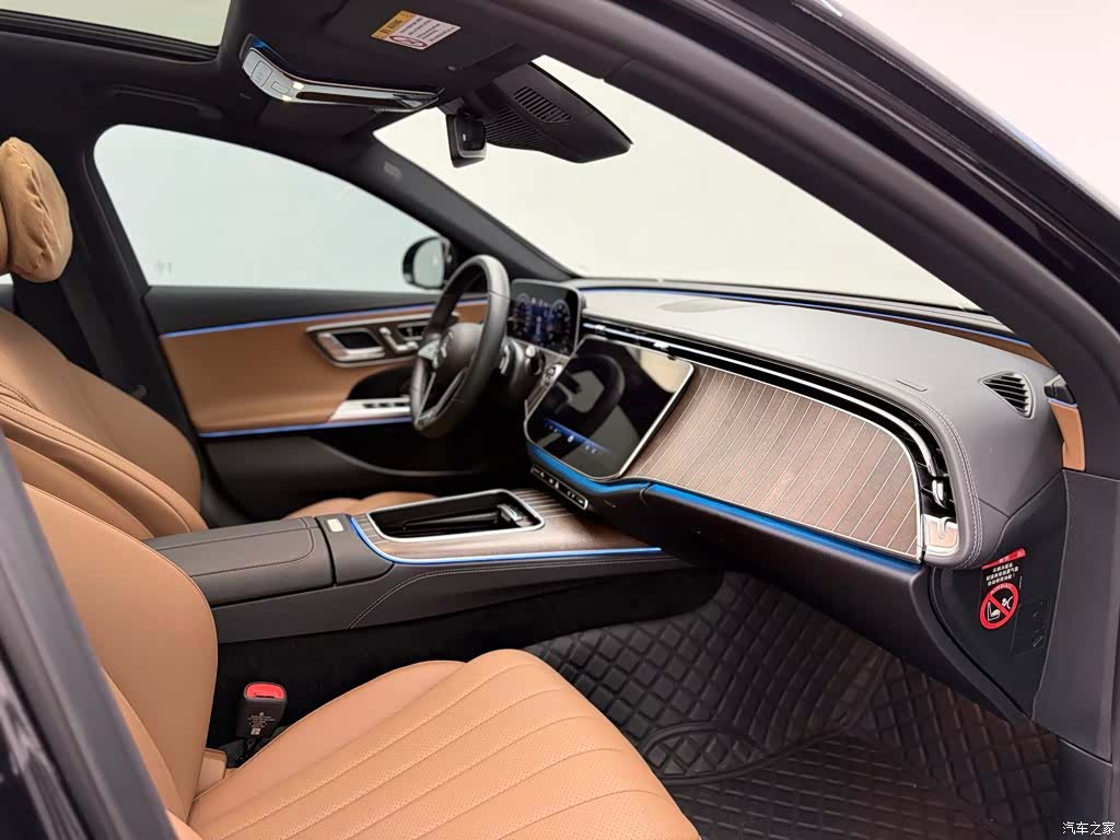 Mercedes-Benz E-Class, 2025 12