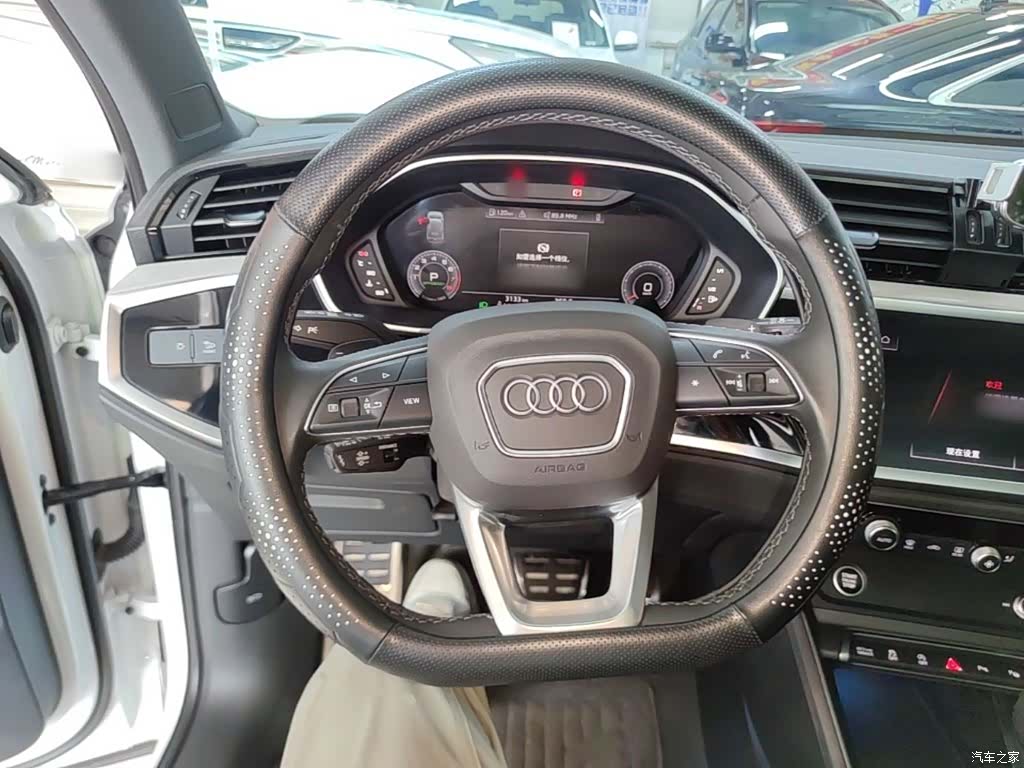 Audi Q3, 2025 11