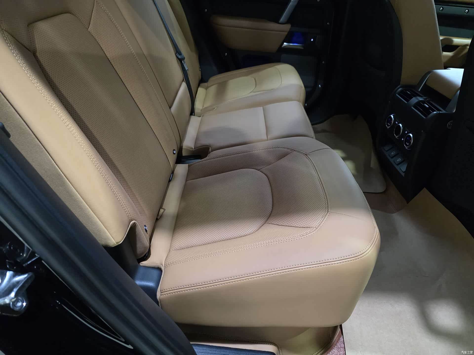 Land Rover Defender, 2024 24