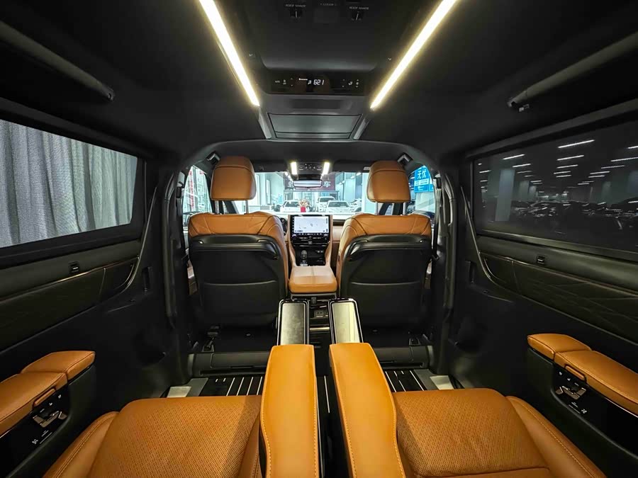 Toyota Vellfire 2024, фото 14