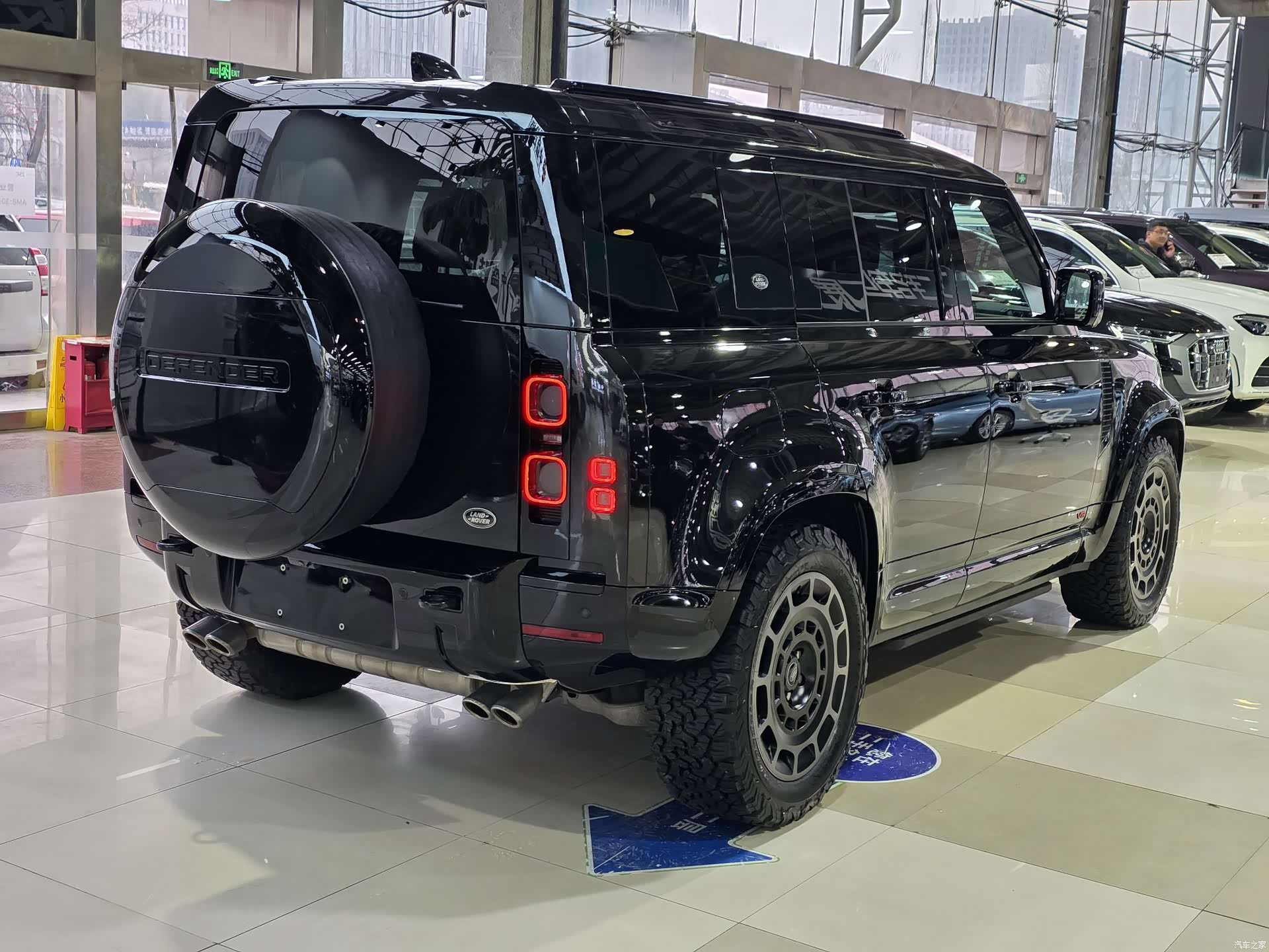 Land Rover Defender, 2024 6