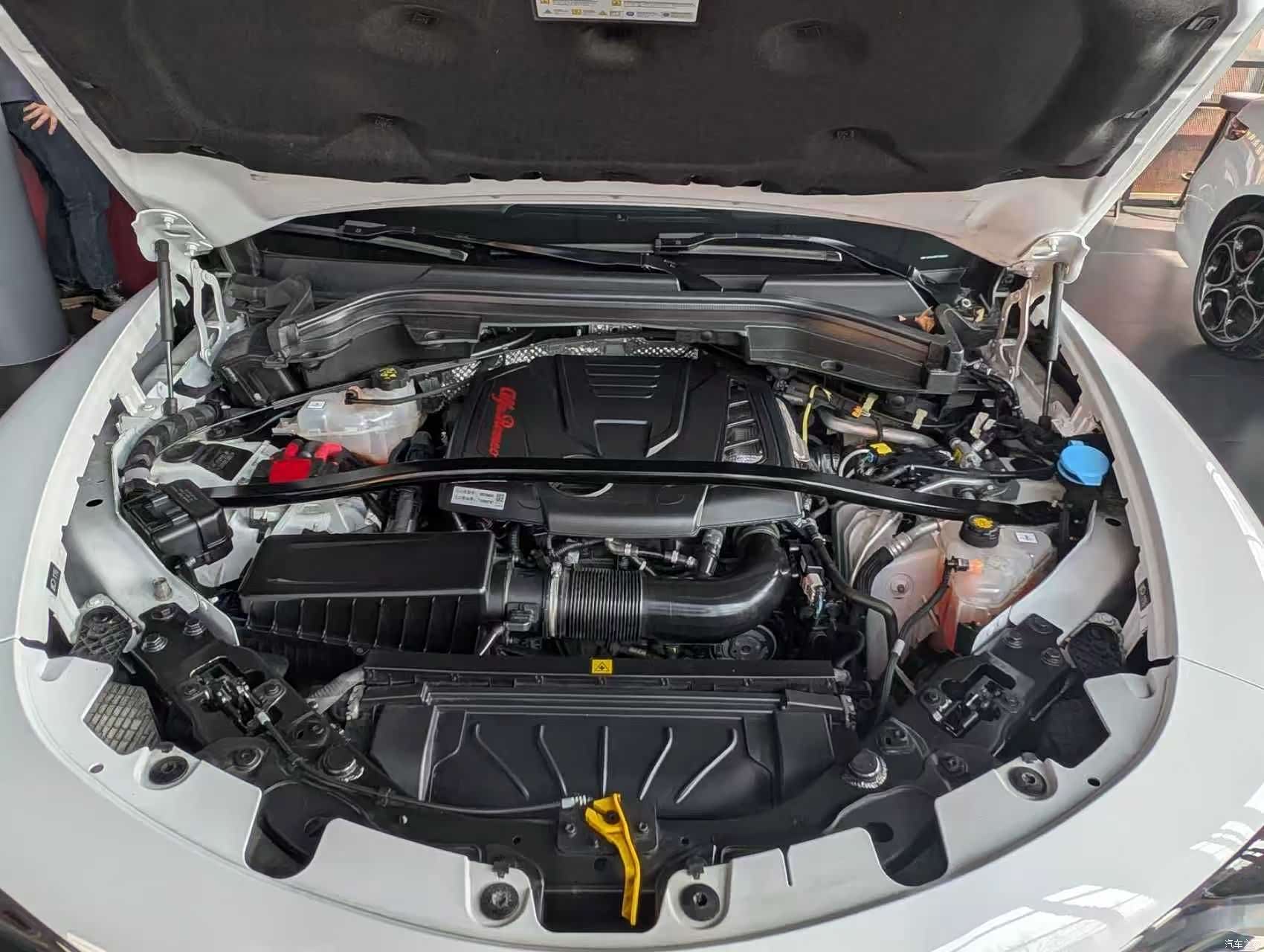 Alfa Romeo Stelvio, 2024 12