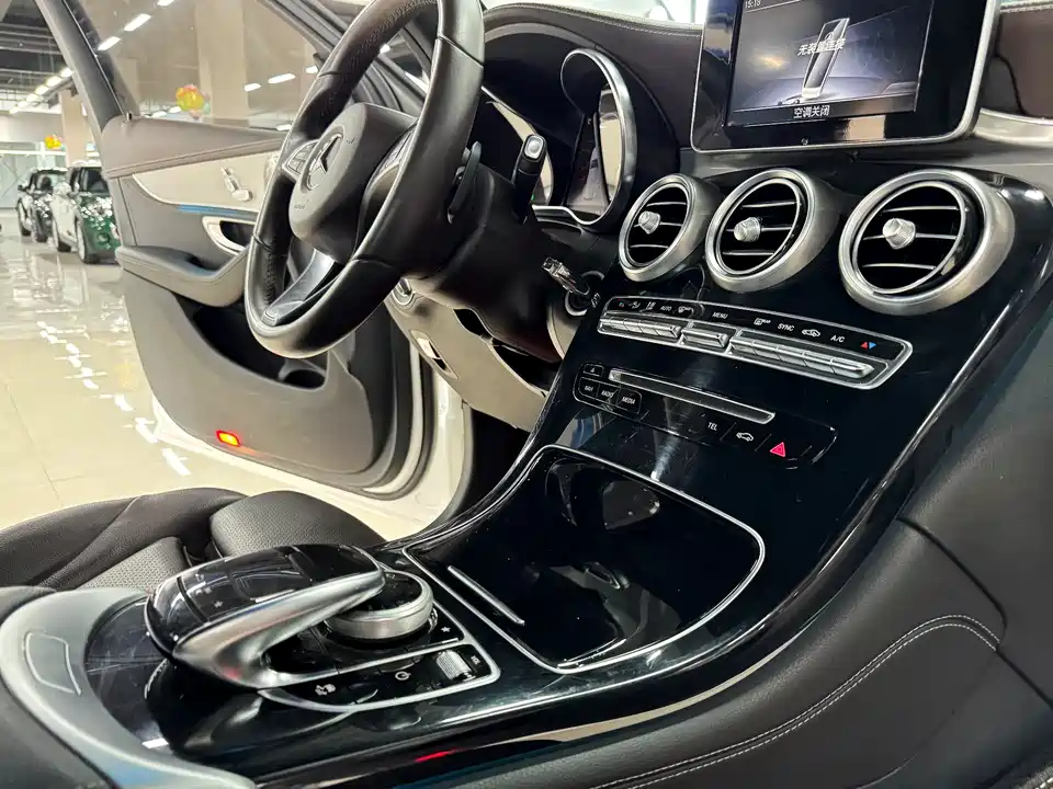 Mercedes-Benz GLC Mercedes-Benz GLC